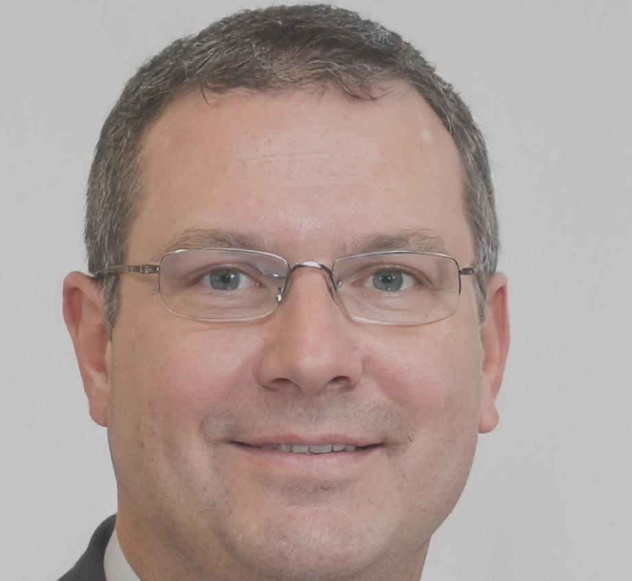 Ritratto di Luca Ferretti, esperto SEO e traffico organico